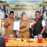 Bupati Mura Ratna Machmud Terima CSR Dari PT.AKL 1 Unit Trafo 50 KVA