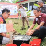 Kepala Dinas Pendidikan Palembang Bantu 140 Sak Semen untuk Pembangunan Mushola SDN 236