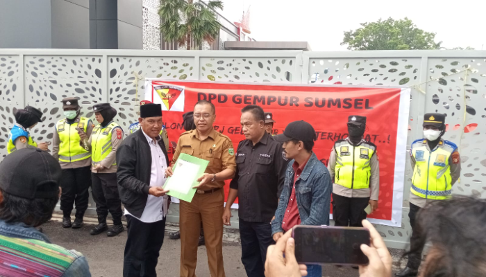 Massa Gempur Sumsel Gelar Demo, Ini Tuntutannya!