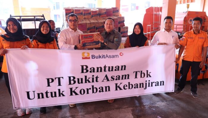 Bukit Asam Gerak Cepat Bantu Korban Banjir di Muara Enim