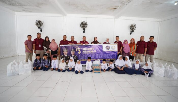 Gelar Bakti Sosial, Imigrasi Palembang Bagikan Makanan Bergizi Gratis dan Kunjungi Panti Asuhan