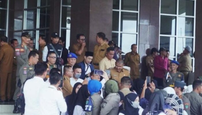 Wako Prabumulih Temui Ratusan PHL yang Protes Penundaan Pelantikan PPPK
