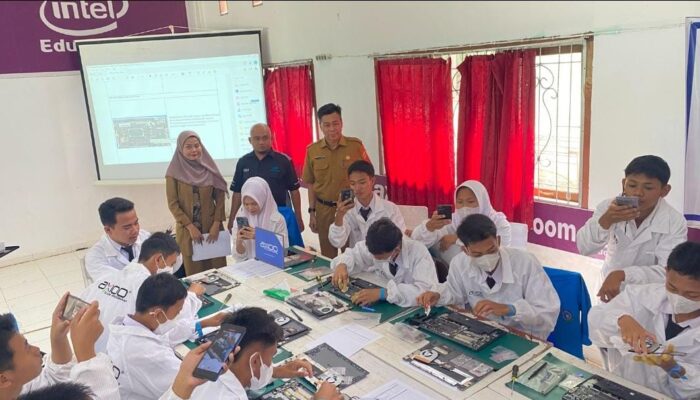 36 Siswa TKJ SMK Negeri 1 Lais Ikuti Sertifikasi Axioo Class Program