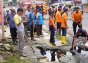 Cegah Banjir, Warga dan Pemkot Prabumulih Kompak Bersihkan Drainase