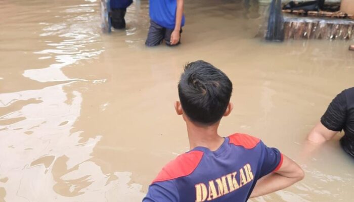 Pemerintah Daerah Hadir Layani Warga Terdampak Banjir di Bayung Lencir