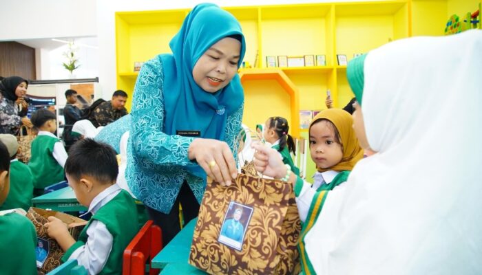Tebar Semangat Literasi Bersama Hj. Patimah Toha dan Rosada Rohman di PAUD Kasih Bunda