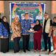 Camat Lais Zukar Bagikan 492 Buku Rekening Bantuan Umak