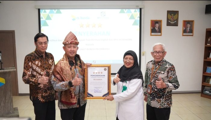 Apresiasi Digitalisasi Pelayanan Kesehatan, Direktur TI BPJS Kesehatan Berikan Penghargaan untuk RS Bunda Palembang