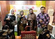 Ketua Dekranasda Muba Hj Patimah Toha Apresiasi Pameran HUT ke-45 Dekranas