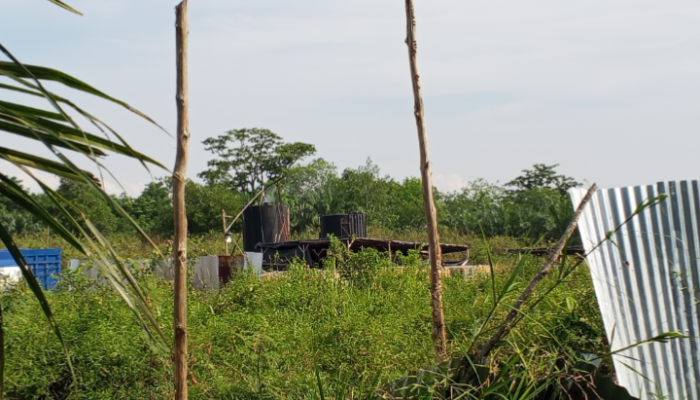Sungai Rimba Rakit Tercemar Limbah Minyak, Diduga Bocor dari Gudang Ilegal