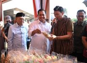 HUT Desa Sidomulyo Angkat UMKM Lokal, Bupati Askolani dan Anji Drive Promosikan Produk Air Kumbang