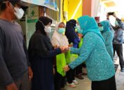 Bantu Tingkatkan Gizi Pasien TB, TP PKK Palembang Lakukan Pembagian PMT di Puskesmas Sematang Borang
