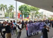 Gurduk Kantor Wali Kota Palembang, Massa Desak Segel dan Bongkar Ruko Diduga Tak Kantongi Izin di Kawasan RTH