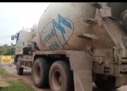 Mobil Molen Bertuliskan Waskita Beton Precast Ngecor di Luar Jalur Tol Palembang–Betung, Warga Pertanyakan Penggunaan Material Proyek Negara