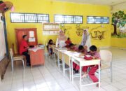 Korwil Dikbud Babat Supat Dra Achsana Nazwa Kunjungi SD Negeri 2 Gajah Mati