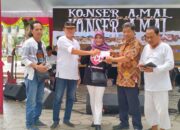 Ibu-Ibu PCC Salurkan Donasi, Aksi Melukis Langsung Warnai Konser Amal di Kambang Iwak