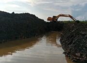 Perluas Kebun Sawit, Warga Lubuk Karet Perbesar Aliran Sungai untuk Cegah Banjir Jangka Panjang