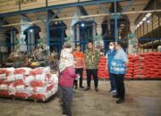Pastikan Stok Pangan Terpenuhi, Sekda Banyuasin Tinjau PT. Buyung Putra Pangan