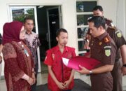 Kejari Palembang Terapkan Plea Bargaining, Terpidana Penggelapan Jalani Kerja Sosial