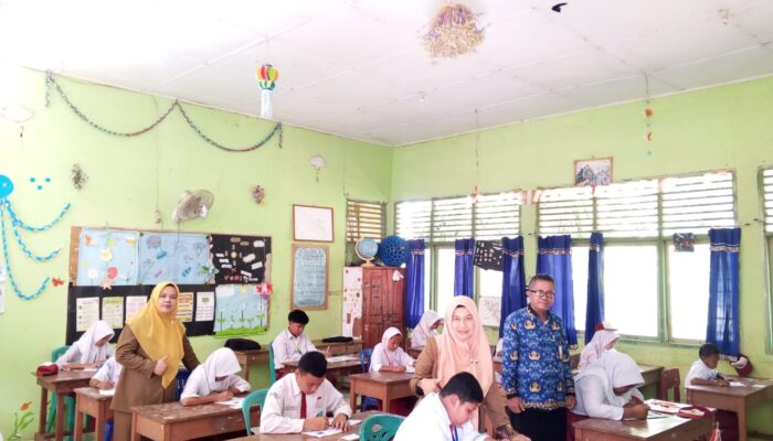 Monitoring Siswa Ujian SAS di SD Negeri 3 Tanjung Kerang, Ini Kata Korwil Dikbud Babat Supat Dra Achsana Nazwa