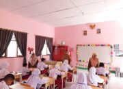 Korwil Dikbud Babat Supat Dra Achsana Nazwa Monitoring Ujian SAS di SD Negeri 2 Tanjung Kerang