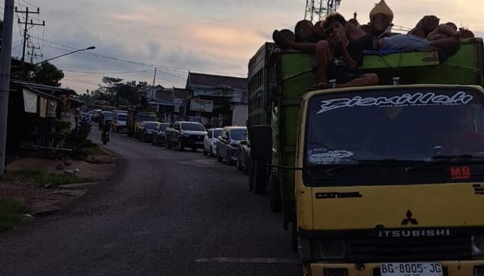 Kemacetan Parah di Jalan Nasional Pangkalan Balai–Betung, Warga Harap DPR RI Turun Tangan