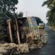 Truk Terguling di Jalan Lingkar Pemkab Banyuasin, Sopir Akui Langgar Larangan karena Hindari Macet Jalintim