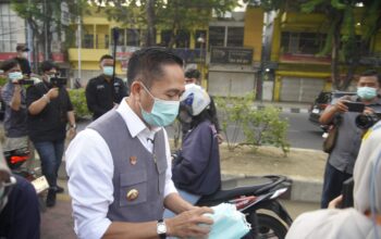 Kabut Asap Mengkhawatirkan, Pemkot Palembang Gerak Cepat Bagikan 16.500 Masker