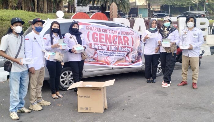 Kabut Asap Karhutla Kepung Palembang, Gencar Bagikan 1.000 Masker Gratis