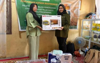 FP Unsri Latih UMKM Bunda Mirna Olah Cookies dan Telur Gabus Berbasis Tepung Beras