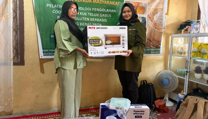FP Unsri Latih UMKM Bunda Mirna Olah Cookies dan Telur Gabus Berbasis Tepung Beras