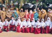 Kabut Asap Palembang Memburuk, Pemkot Bagikan Masker ke Siswa