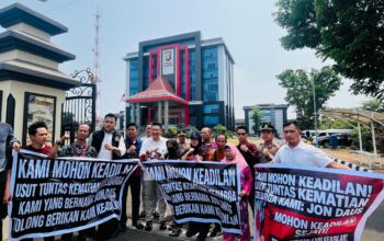 Guruduk Polda Sumsel, Keluarga Alm. Jon Daus Desak Dugaan Pelanggaran Prosedur Diusut Tuntas