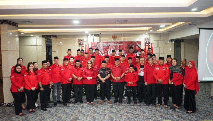 Lantik 18 PAC PDI Perjuangan Palembang, Ayu Nur Suri: Jangan Hanya Jadi Struktur, Harus Bergerak Bersama Rakyat