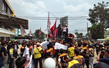 Ratusan Ojol Geruduk Kantor Aplikator Maxim di Palembang, Ancam Aksi Lebih Besar Jika Tak Direspons
