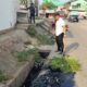 Jumat Bersih di Pangkalan Balai: Warga Bongkar Sampah dan Rumput Liar, Saluran Air Jadi Sasaran