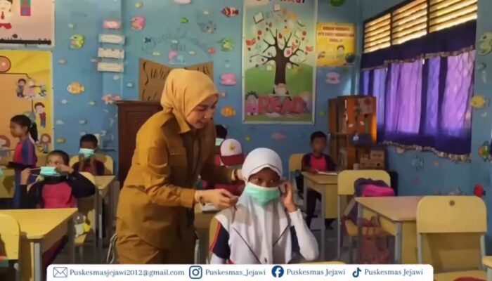 Peduli Kesehatan Warga, Puskesmas Jejawi Bagikan Masker Gratis