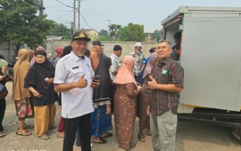 Tekan Harga Beras, Kelurahan Demang Lebar Daun Salurkan 2 Ton Beras SPHP untuk Warga