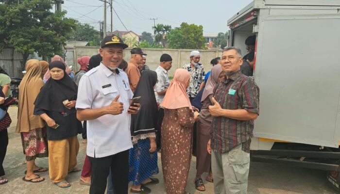 Tekan Harga Beras, Kelurahan Demang Lebar Daun Salurkan 2 Ton Beras SPHP untuk Warga