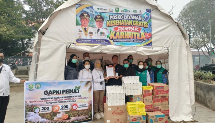 GAPKI-Disbun Sumsel Bergerak, 10 Ribu Masker dan 20 Ribu Vitamin untuk Warga Terdampak Asap